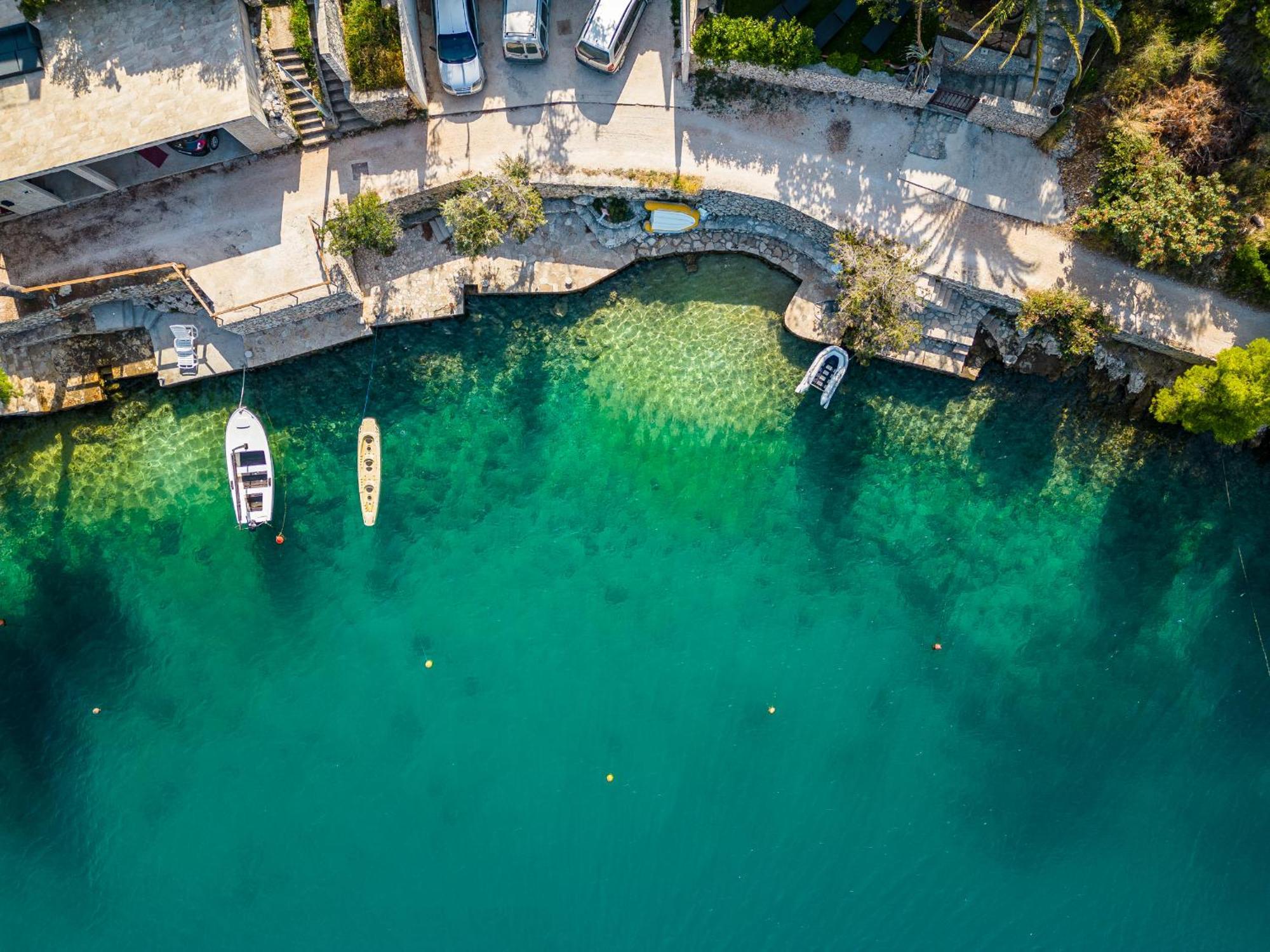 Vila Tudor Bobovisca Exteriör bild