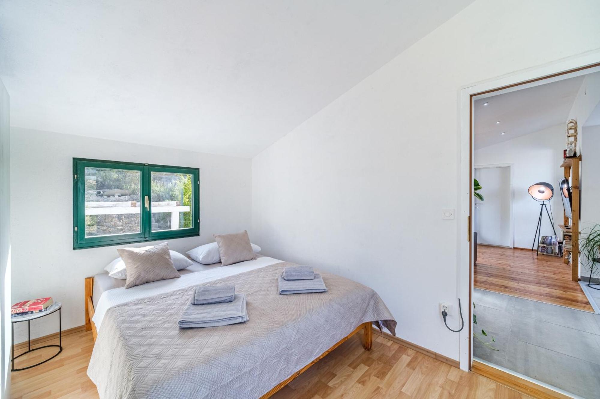 Vila Tudor Bobovisca Exteriör bild
