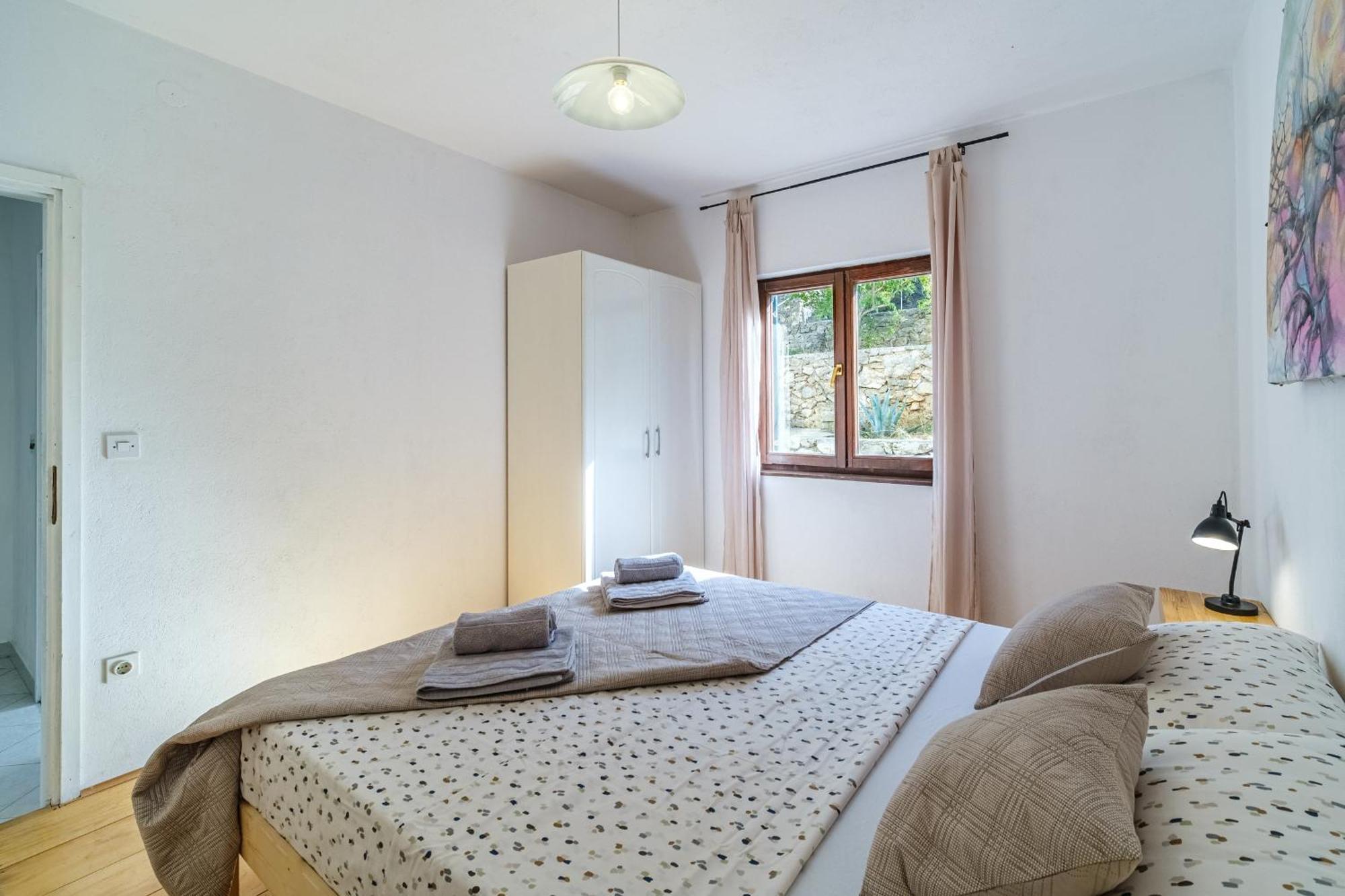 Vila Tudor Bobovisca Exteriör bild