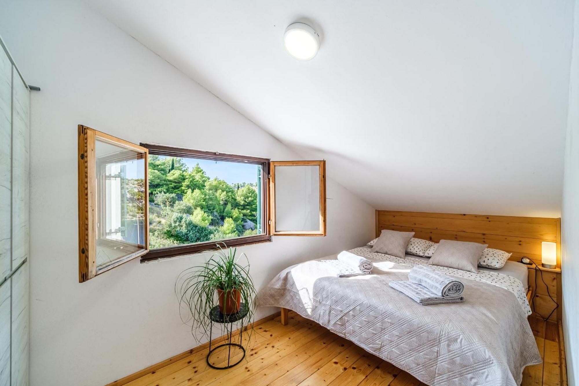 Vila Tudor Bobovisca Exteriör bild