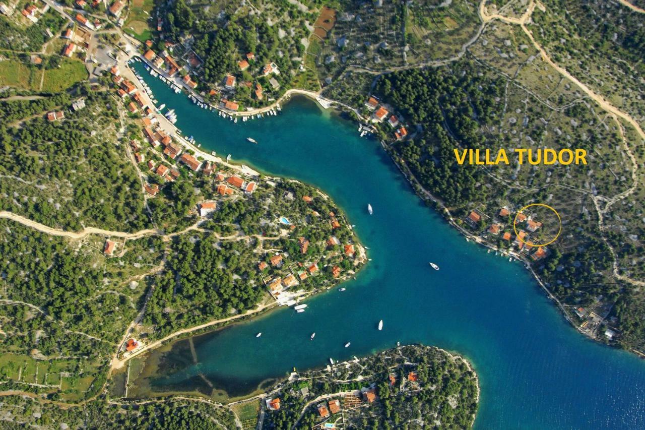Vila Tudor Bobovisca Exteriör bild